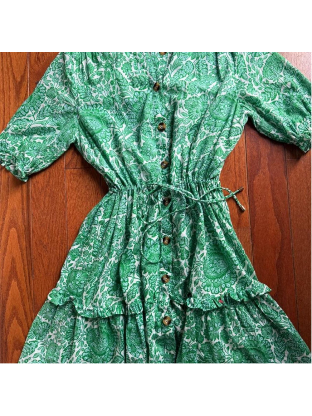 Vici green and white floral print dress with ruffle hem 

#floraldress #ruffles